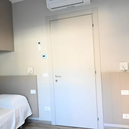 Cv003 - Cervia, Ampio Trilocale Con Corte Esterna E Posto Auto * Cervia