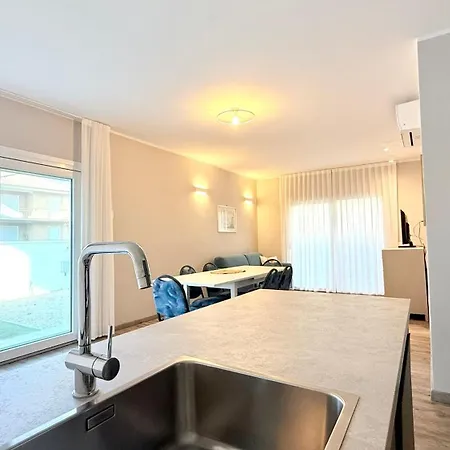 Cv003 - Cervia, Ampio Trilocale Con Corte Esterna E Posto Auto Apartmán *