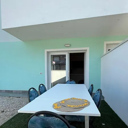 Cv003 - Cervia, Ampio Trilocale Con Corte Esterna E Posto Auto *