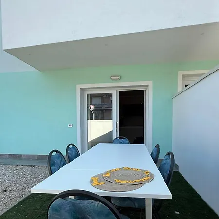 Cv003 - Cervia, Ampio Trilocale Con Corte Esterna E Posto Auto *