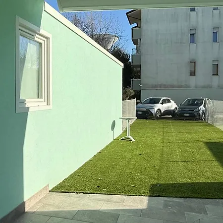 Cv003 - Cervia, Ampio Trilocale Con Corte Esterna E Posto Auto